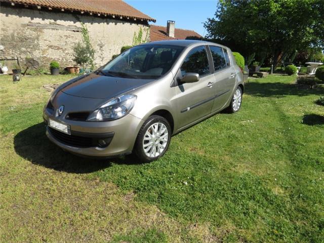 Photo Renault clio III Diesel 2002 faible consommation image 3/3