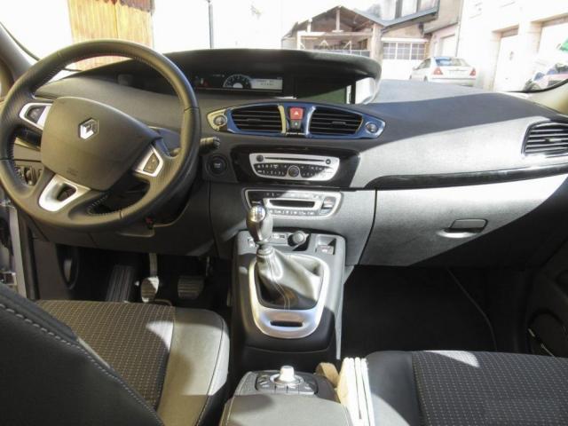 Photo Renault Grand Scénic III 1.6 DCI 130ch BOSE image 3/3