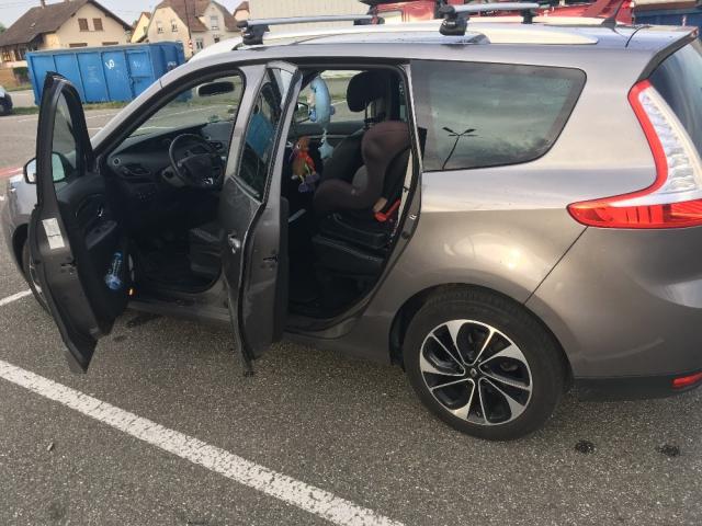 Photo Renault Grand Scénic III - 1.6dci 130cv bose édition image 3/5