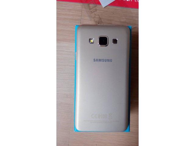 Photo Samsung Galaxy A3 image 3/3