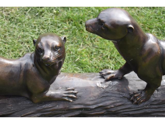 Photo SCULPTURE BRONZE FAISANT FONTAINE (Les loutres) image 3/6