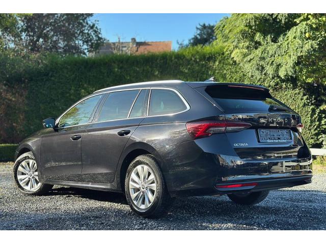 Photo Skoda Octavia Combi 1.5 TSi MHE Corporate DSG - 06 2024 image 3/6