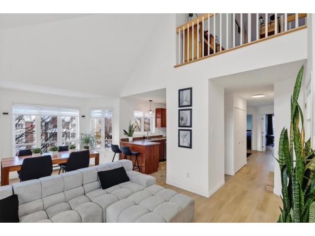 Photo Spacieuse unité de coin Secteur recherché d'Auteuil à Laval (Quebec) image 3/6