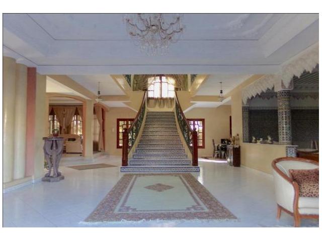 Photo Spacieuse villa meublée sr 1050m² à Targa image 3/6