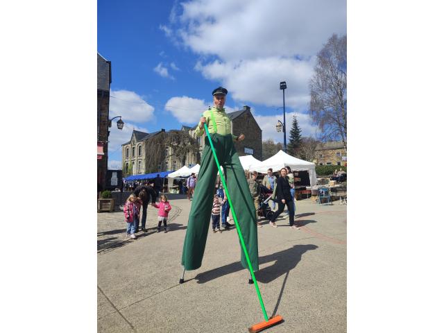 Photo Spectacle de clown, animations de rue, du mime, de la statue vivante, de l'échassier burlesque, de l image 3/6