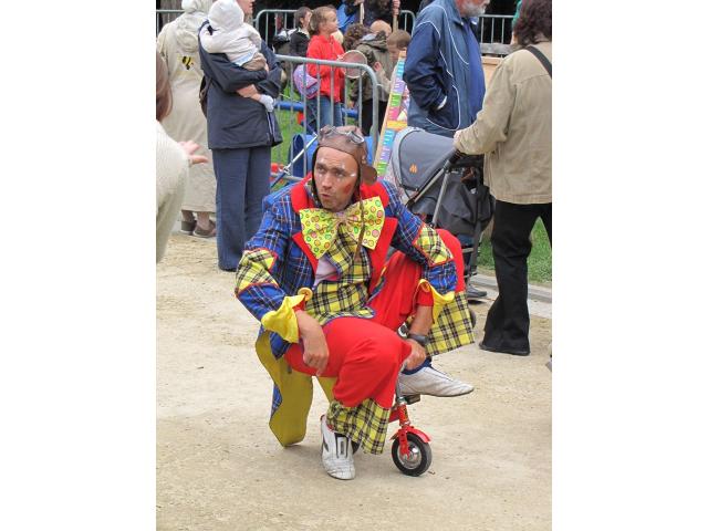 Photo Spectacle de clown, animations de rue, du mime, de la statue vivante, échassier, faux serveur pour é image 3/6