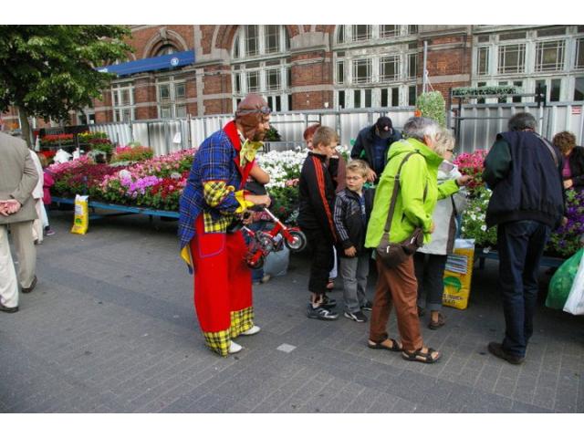 Photo Spectacle de clown, animations fêtes d'entreprises, faux serveur, mime, statue vivante,échassier, fa image 3/6