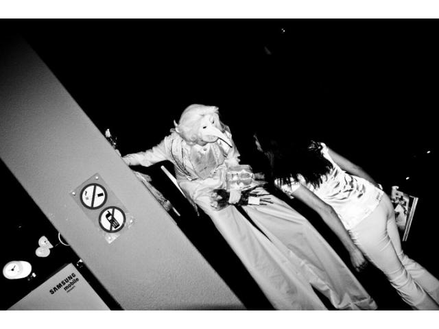 Photo Spectacle de clown, artiste de rue, faux serveur, échassier, animations carnavesques,anniversaire,sp image 3/4