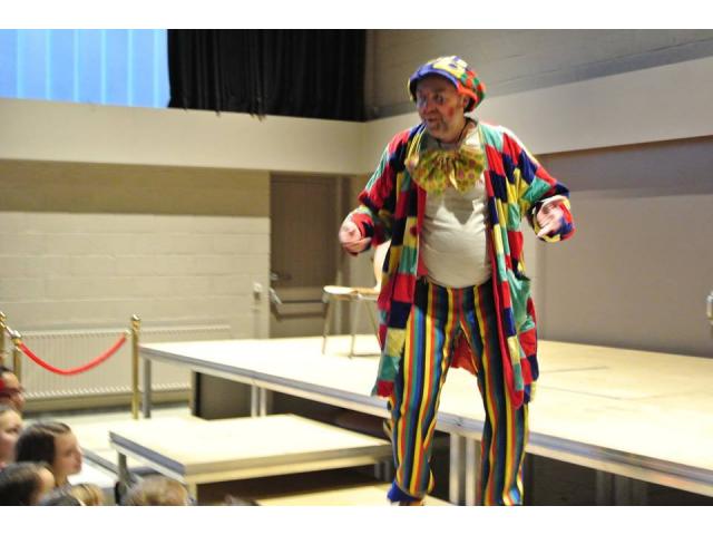 Photo Spectacle de clown pour fêter votre arbre de Noël image 3/6