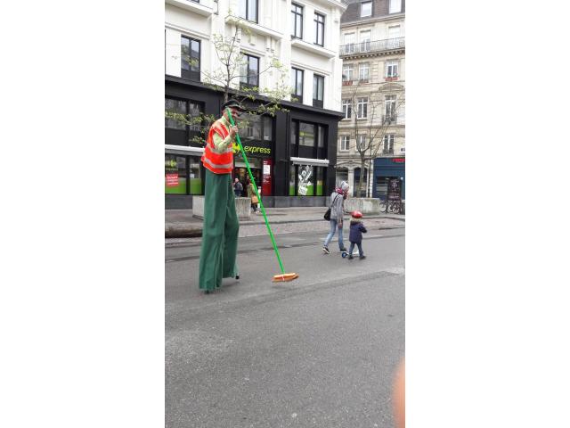 Photo Spectacles de clown, de l'art de la rue, du mime, de la statue vivante, de l'échassier, du faux serv image 3/6