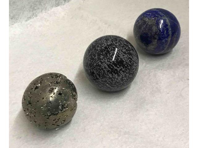 Photo Sphère en Pyrite, Obsidienne ou Lapis-lazuli - D: 6 à 7,5 cm image 3/5
