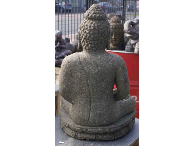 Photo Statue de Bouddha assis en pierre de lave naturelle - H: 61 cm image 3/4