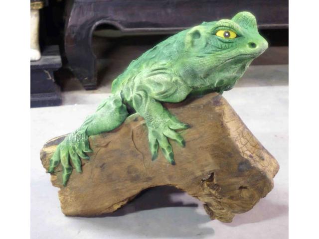 Photo statue de grenouille sur tronc en bois - H: 41 cm image 3/4