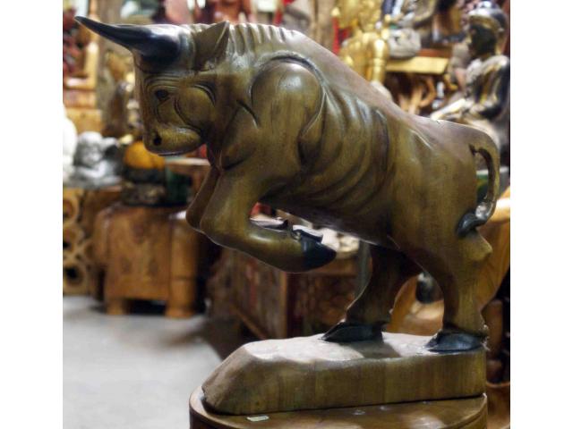 Photo statue de taureau en bois - H: 38 cm image 3/4