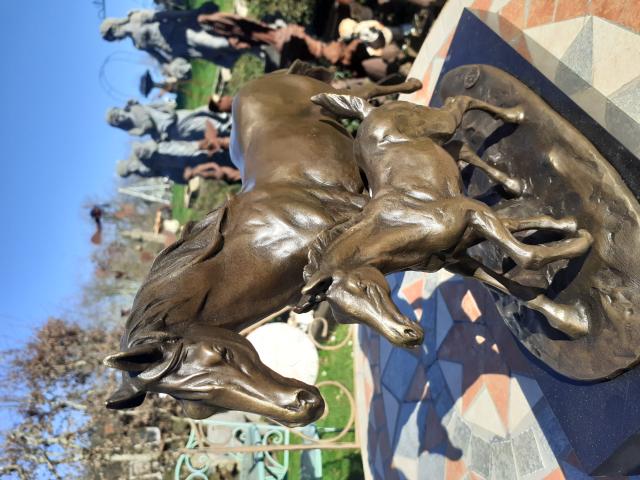 Photo STATUE EN BRONZE SIGNE MILO (la jument et son poulain). image 3/6