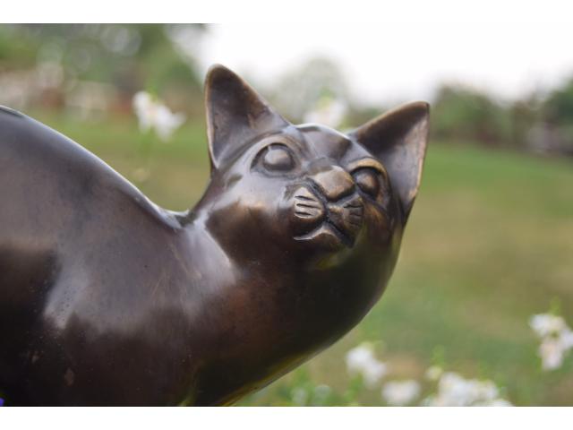 Photo Statue en bronze signé sur socle (le chat ) image 3/6