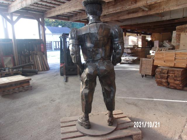Photo statue en metal image 3/6