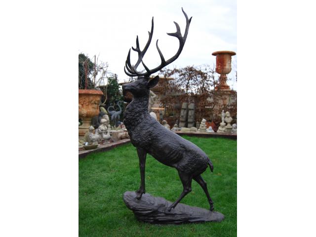 Photo Statue,sculpture d'un cerf en bronze(1,72m de hauteur,chasse) image 3/6
