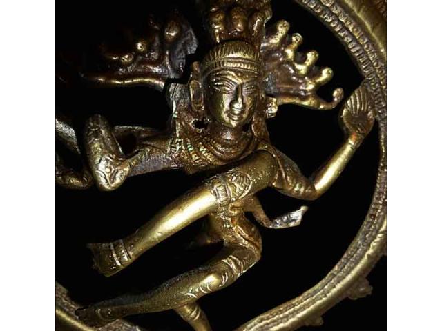 Photo Statuette de Shiva Nataraja en bronze doré image 3/6