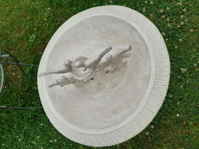 Photo SUPERBE BAIN D'OISEAUX EN FONTE PATINEE image 3/6