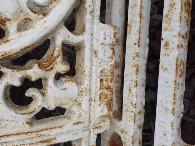 Photo SUPERBE BANC DE JARDIN EN FONTE AVEC CACHET DE FONDEUR image 3/6