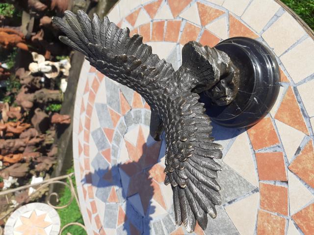 Photo SUPERBE BRONZE ANIMALIER( l'atterrissage de l'aigle sur socle marbre image 3/6