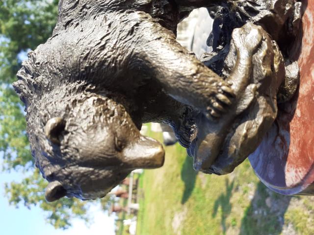 Photo SUPERBE BRONZE ANIMALIER SIGNE,L'OURS AU SAUMON image 3/6
