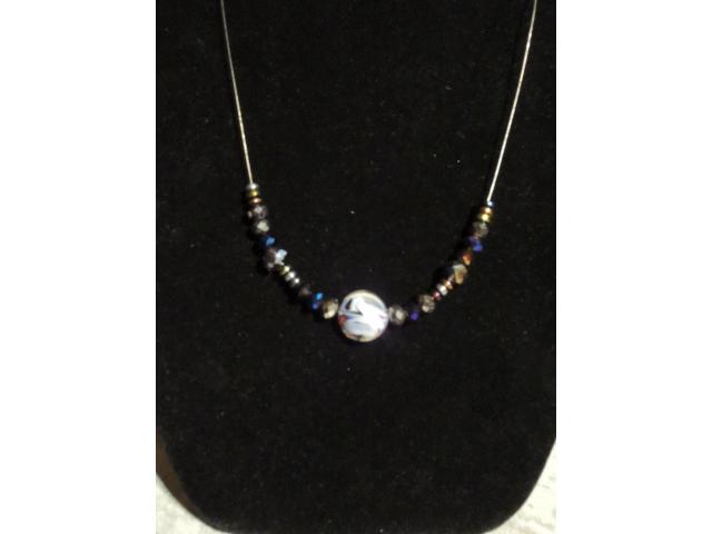 Photo Superbe collier tout en perles de verre image 3/3