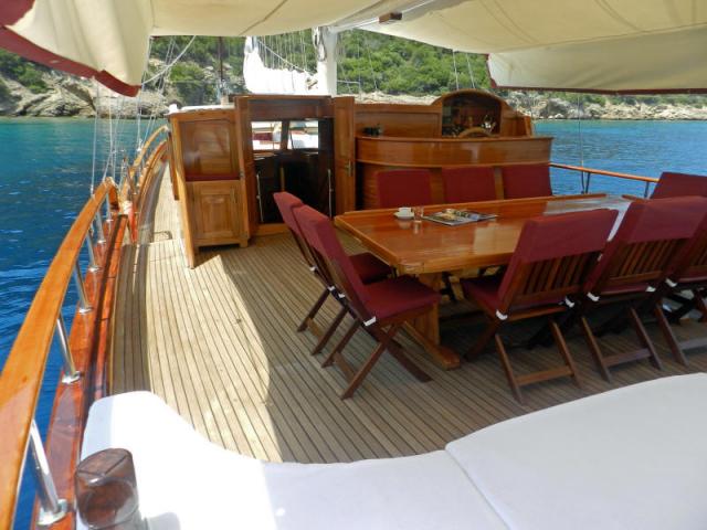 Photo Superbe ketch de 28 m avec 6 cabines rénovée en 2016 image 3/6