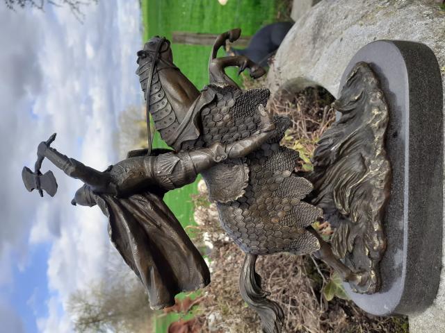 Photo Superbe statue en bronze signé (le chevalier à l'assaut) image 3/6