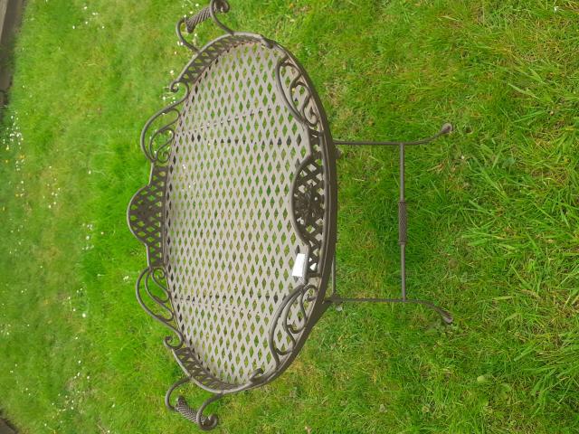 Photo SUPERBE TABLE DE JARDIN EN FER FORGE image 3/6