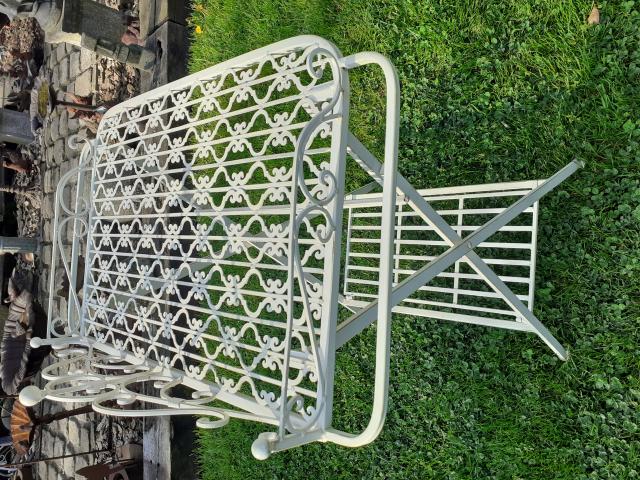Photo SUPERBE TABLE DE JARDIN PLIABLE EN FER FORGE PATINE image 3/6