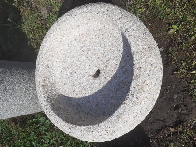 Photo Superbe vasque , jardinière en granit image 3/6