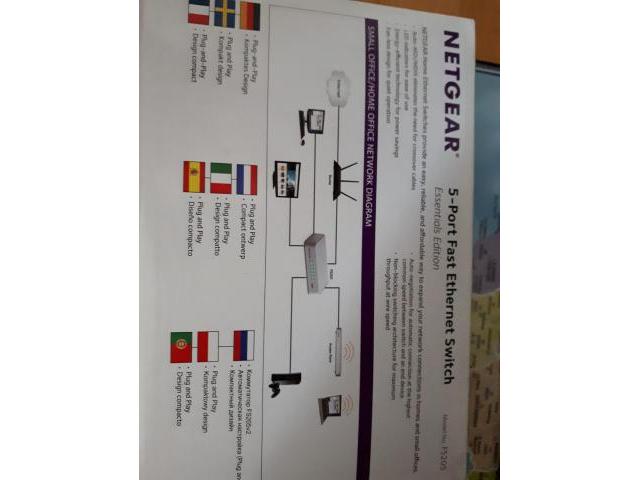 Photo Switch réseau Netgear FS205-100PES image 3/3