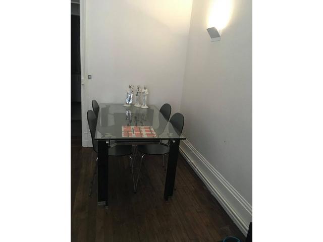 Photo Table en verre + 4 chaises image 3/4
