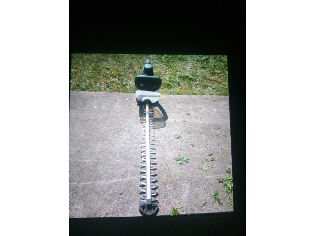 Photo Taille haie filaire lame 70cm 710 Watts image 3/3