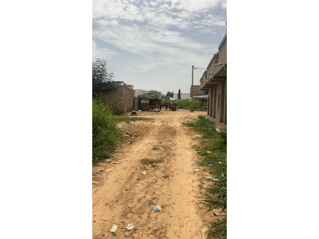 Photo Terrain 300 mètres carrés à vendre à Saly Sénégal image 3/4