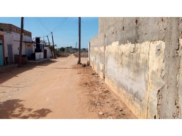 Photo Terrain avec un batiment en construction à vendre à vendre à Somone Sénégal image 3/4
