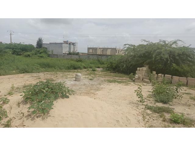 Photo Terrain de 200 mètres carrés à vendre à toubab dialaw Sénégal image 3/4