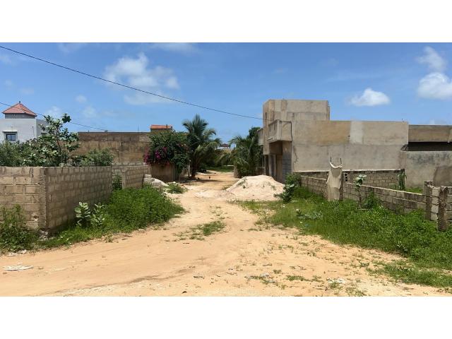 Photo Terrain de 300 mètres carrés à vendre à Saly Sénégal image 3/4