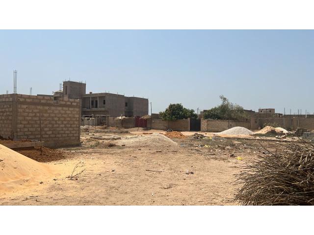 Photo Terrain de 300 mètres carrés à vendre à Saly Sénégal image 3/4