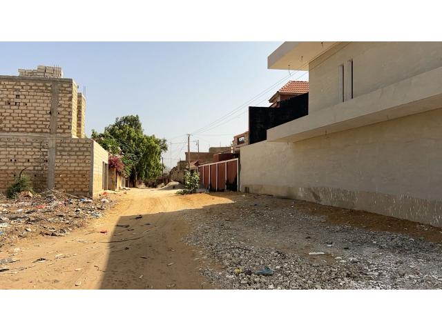 Photo Terrain de 300 mètres carrés à vendre à Saly Sénégal image 3/4