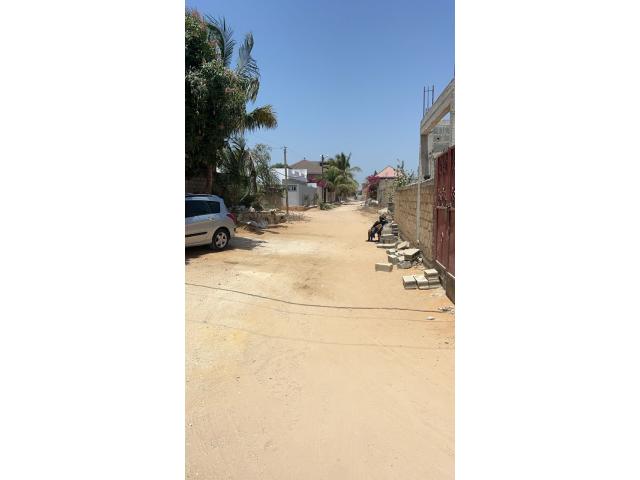 Photo Terrain de 350 mètres carrés à vendre à Saly Sénégal image 3/4