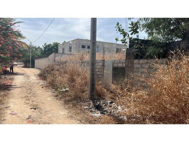 Photo Terrain de 500 mètres carrés à vendre à Saly Sénégal image 3/4