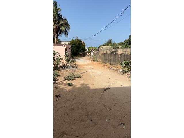 Photo Terrain de 700 mètres carrés à vendre à Saly Sénégal image 3/4