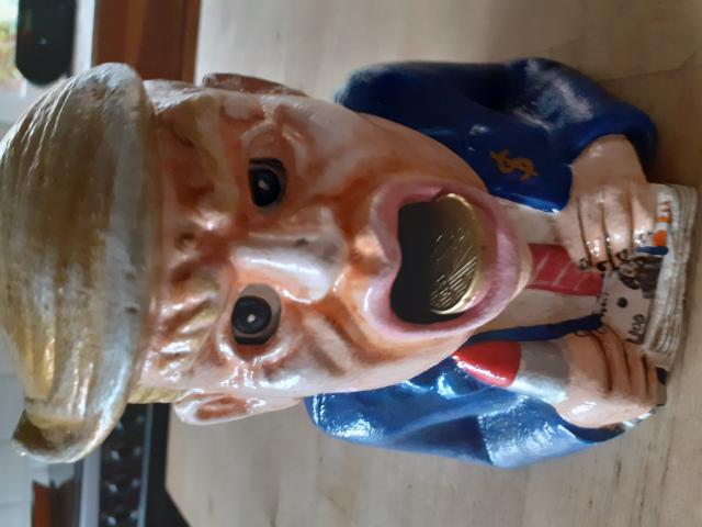 Photo TIRELIRE EN FONTE PATINEE image 3/6