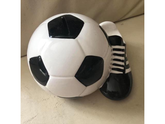 Photo Tirelire football avec chaussure image 3/6