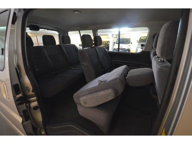 Photo Toyota HiAce D-4 d 4WD HiClass 117Ch 9places image 3/3