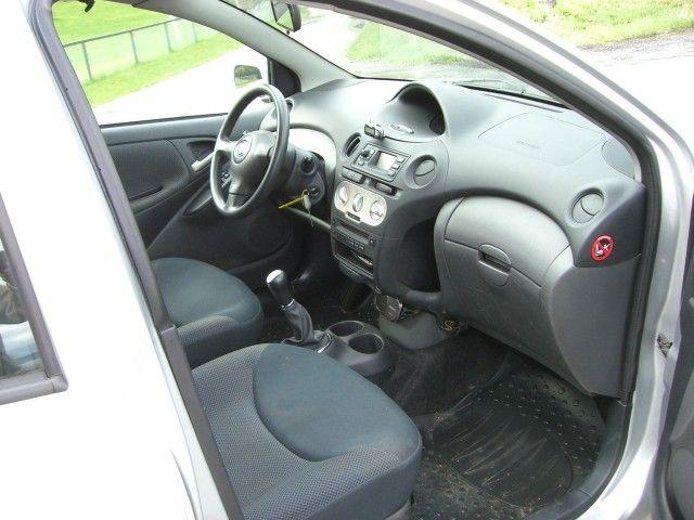 Photo Toyota Yaris VVT à 5 PORTE image 3/3