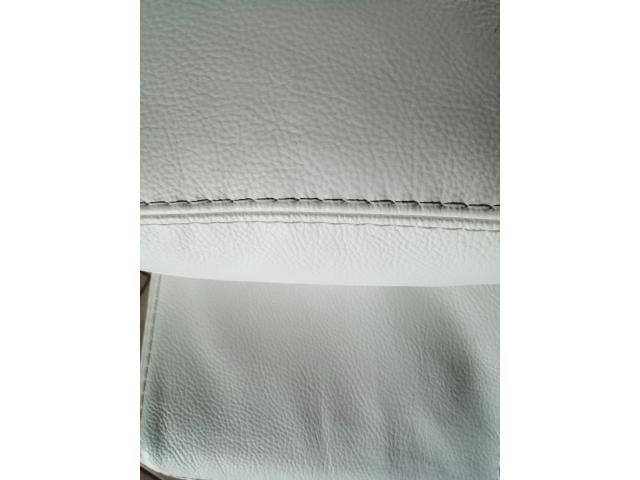 Photo Très beau canapé moderne en cuir blanc image 3/4